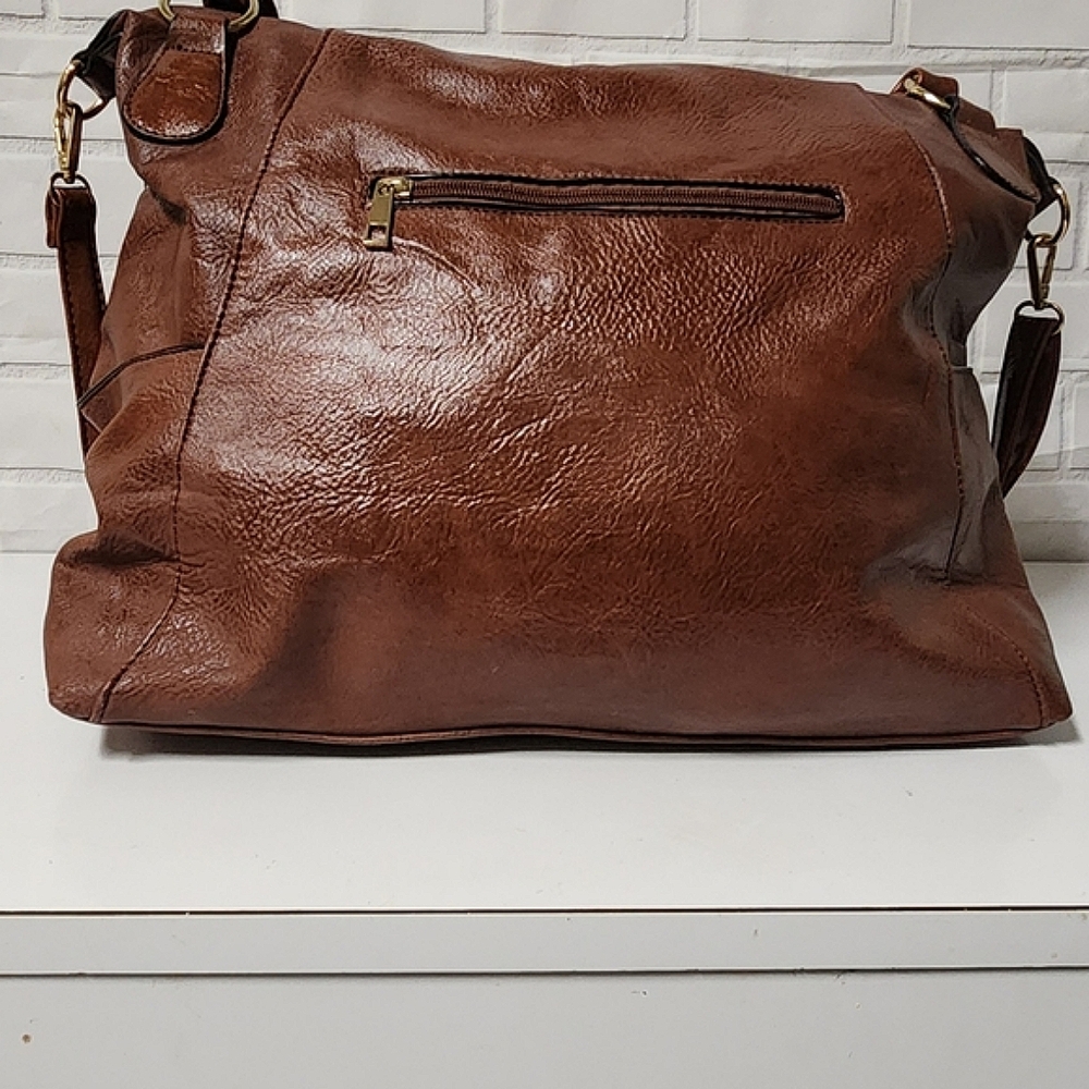 Vintage brown leather shoulder bag
